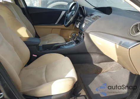 2011 Mazda Mazda3 S Sport z USA, uszkodzony, nr VIN JM1BL1U65B1419818